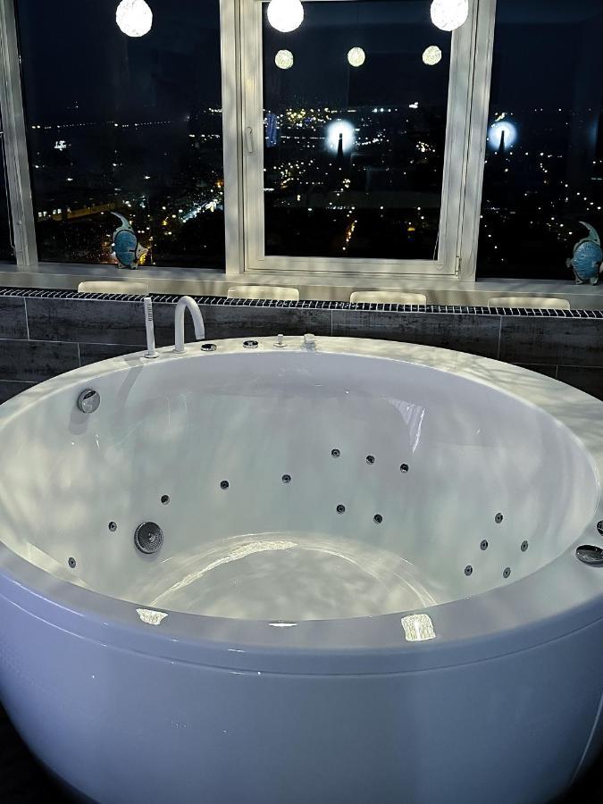 Sky Flat Jacuzzi 27 Floor Apartment Klaipeda Exterior photo